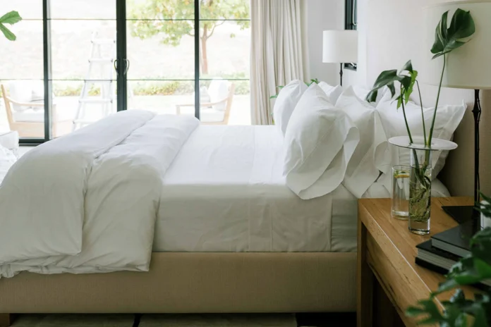 How to Bring Boutique-Hotel Comfort Into a Winter Bedroom